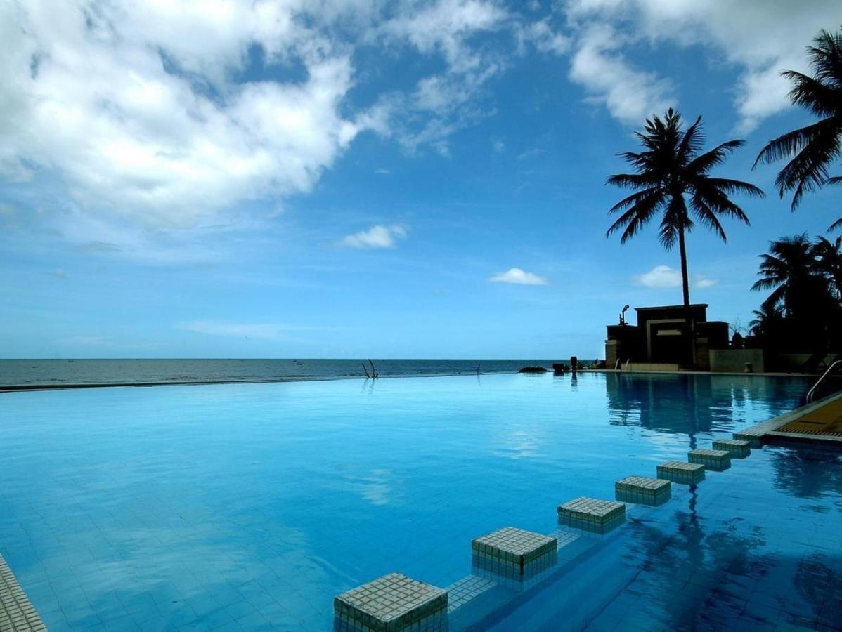 Golden Pine Beach Resort Pran Buri Esterno foto