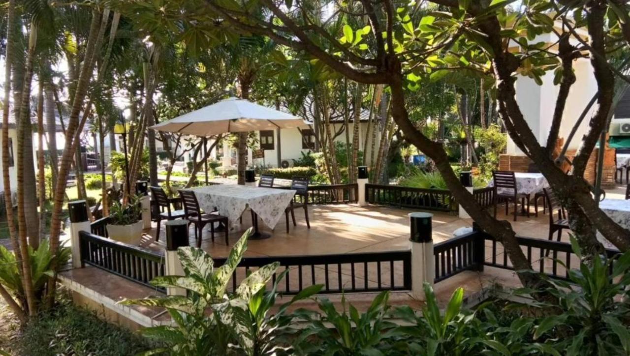 Golden Pine Beach Resort Pran Buri Esterno foto