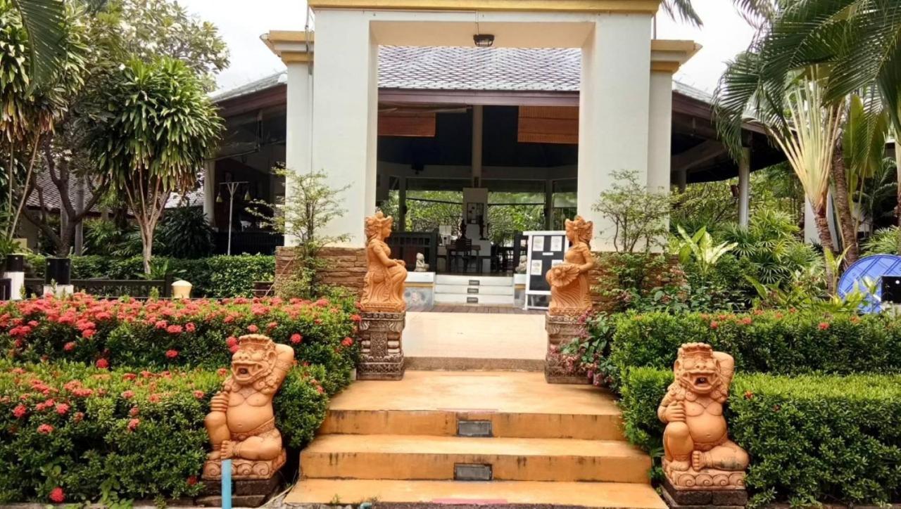 Golden Pine Beach Resort Pran Buri Esterno foto