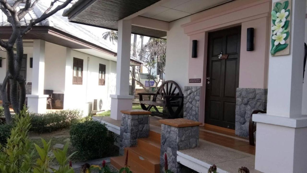 Golden Pine Beach Resort Pran Buri Esterno foto