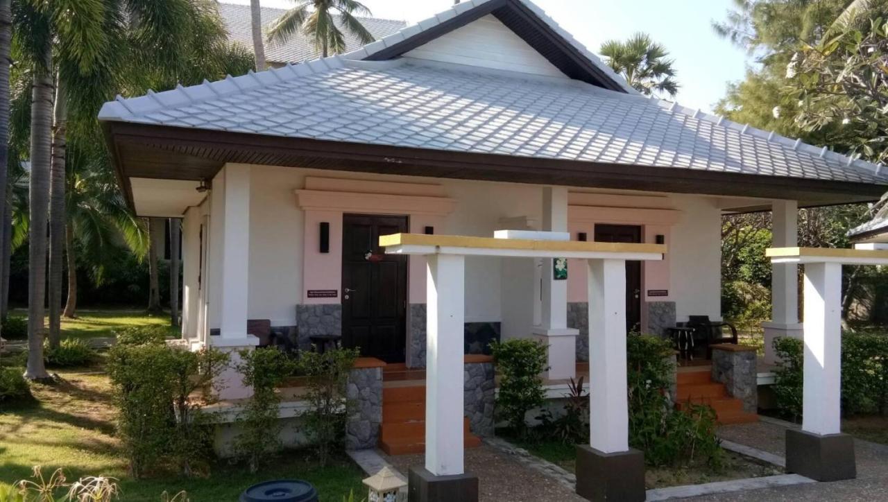 Golden Pine Beach Resort Pran Buri Esterno foto