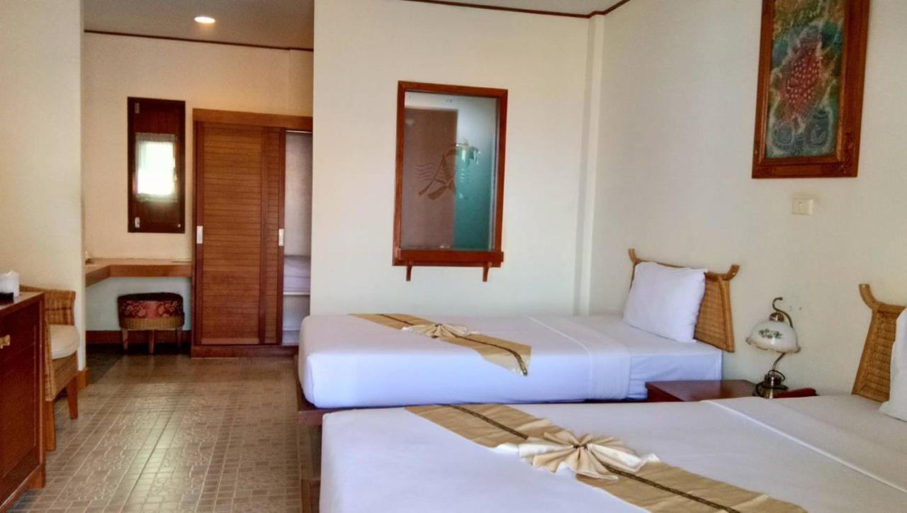 Golden Pine Beach Resort Pran Buri Esterno foto
