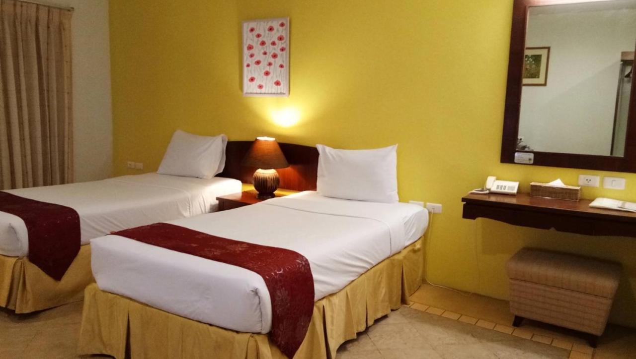 Golden Pine Beach Resort Pran Buri Esterno foto