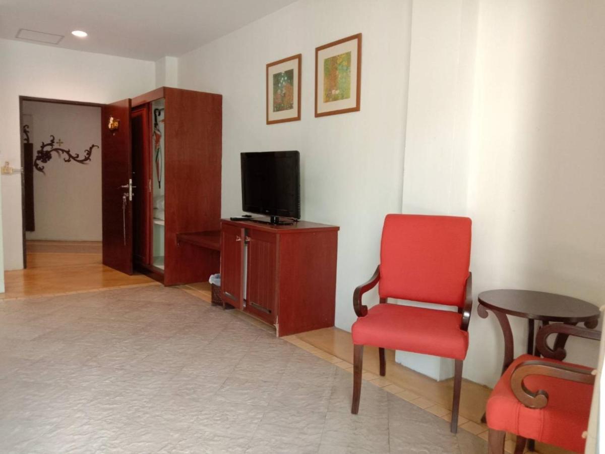 Golden Pine Beach Resort Pran Buri Esterno foto