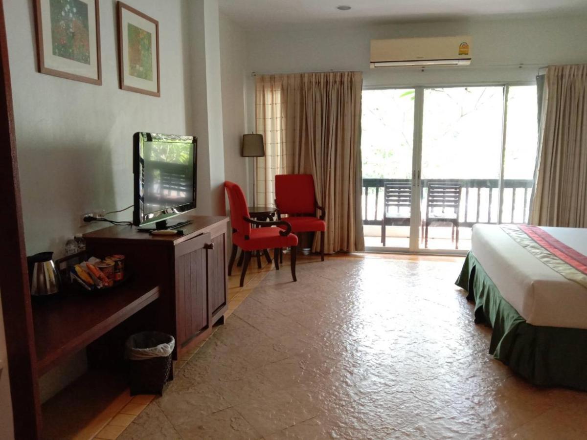Golden Pine Beach Resort Pran Buri Esterno foto