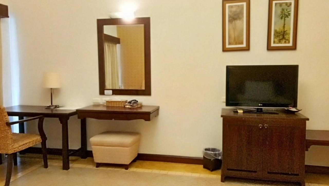 Golden Pine Beach Resort Pran Buri Esterno foto