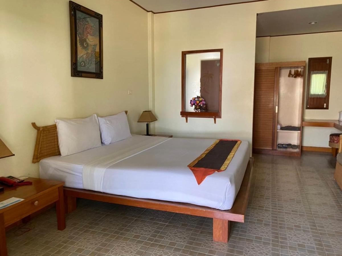 Golden Pine Beach Resort Pran Buri Esterno foto
