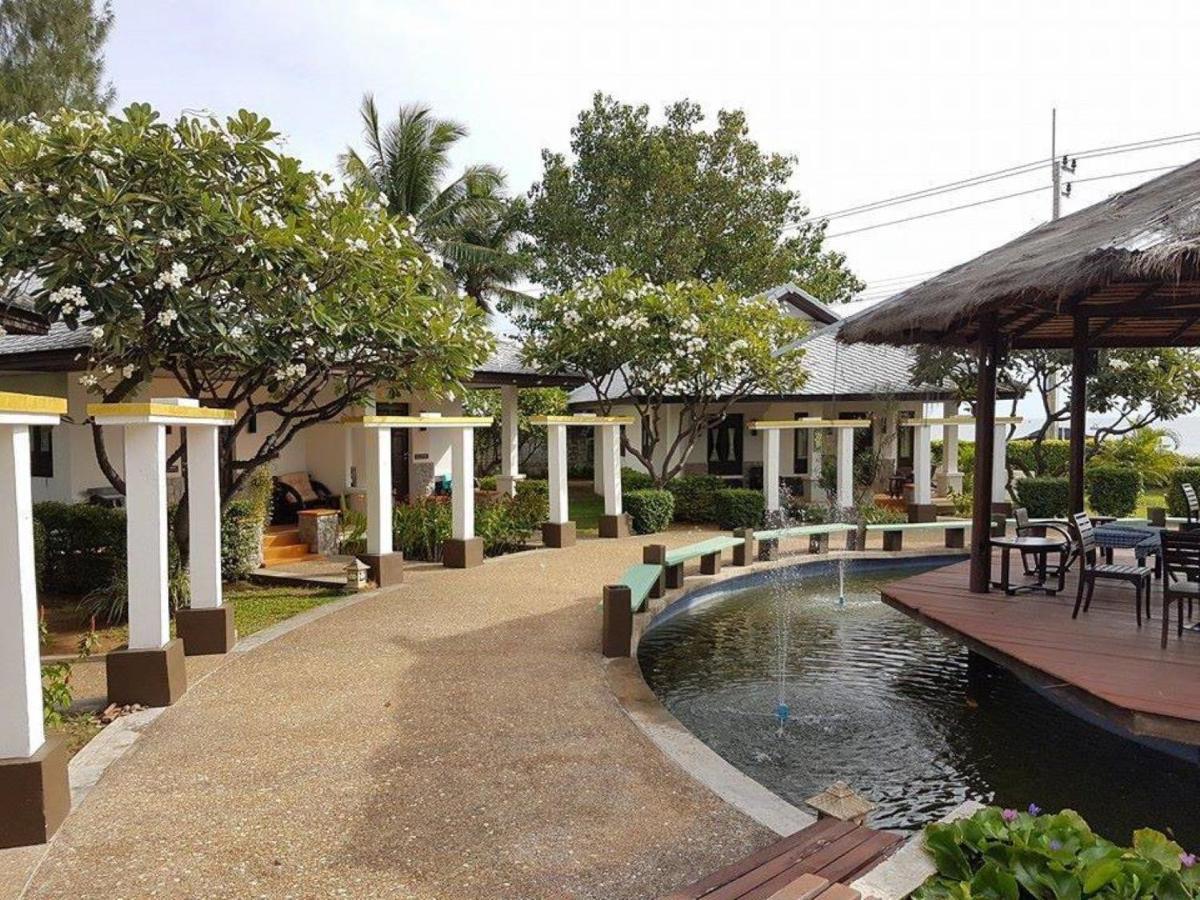 Golden Pine Beach Resort Pran Buri Esterno foto