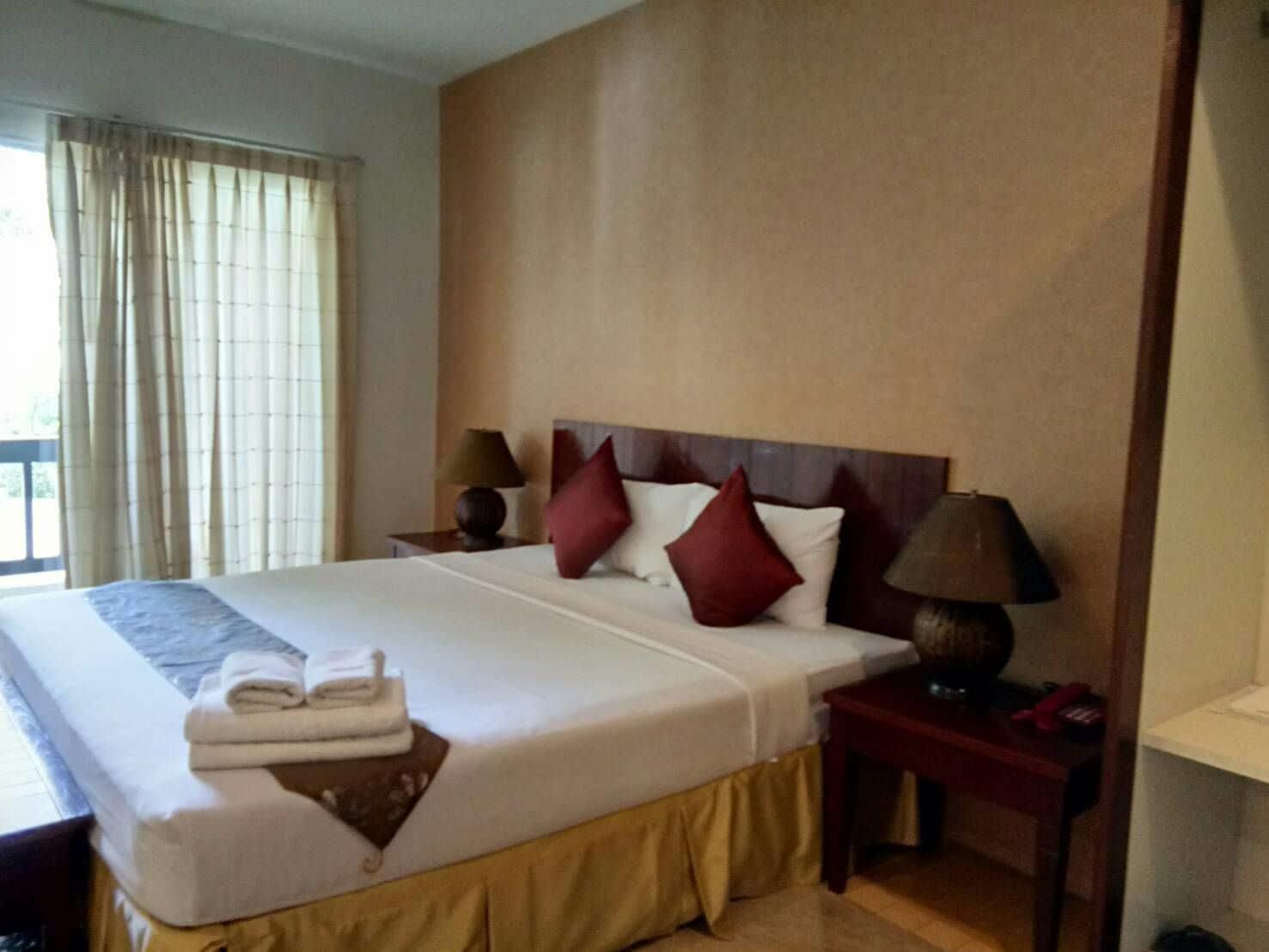 Golden Pine Beach Resort Pran Buri Esterno foto