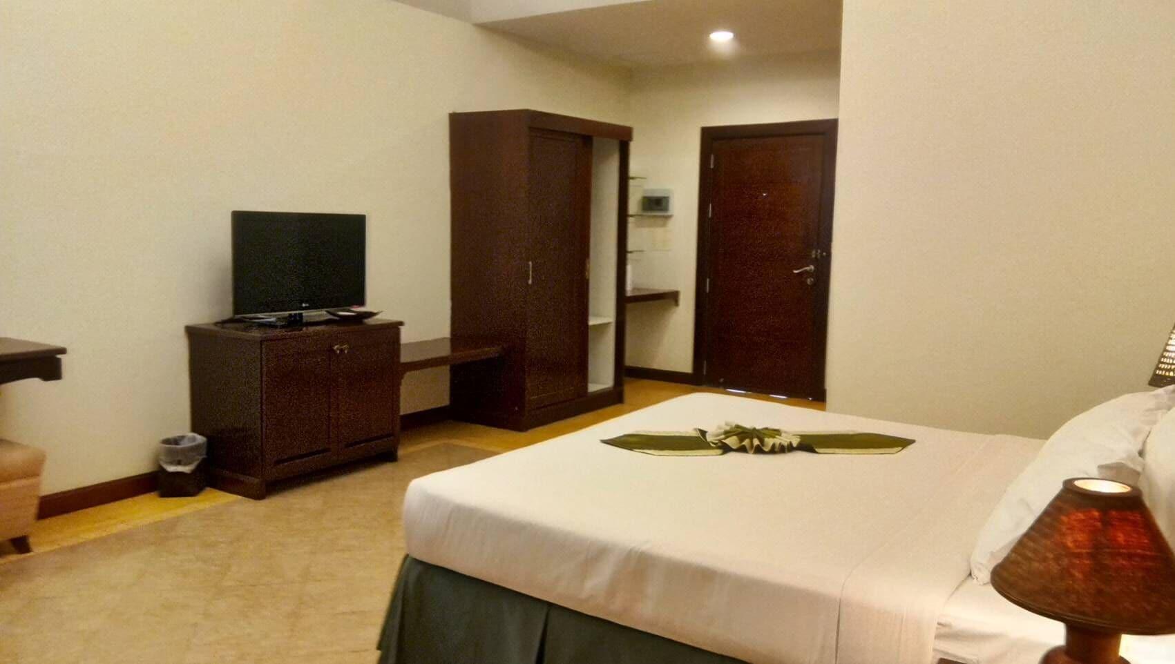 Golden Pine Beach Resort Pran Buri Esterno foto