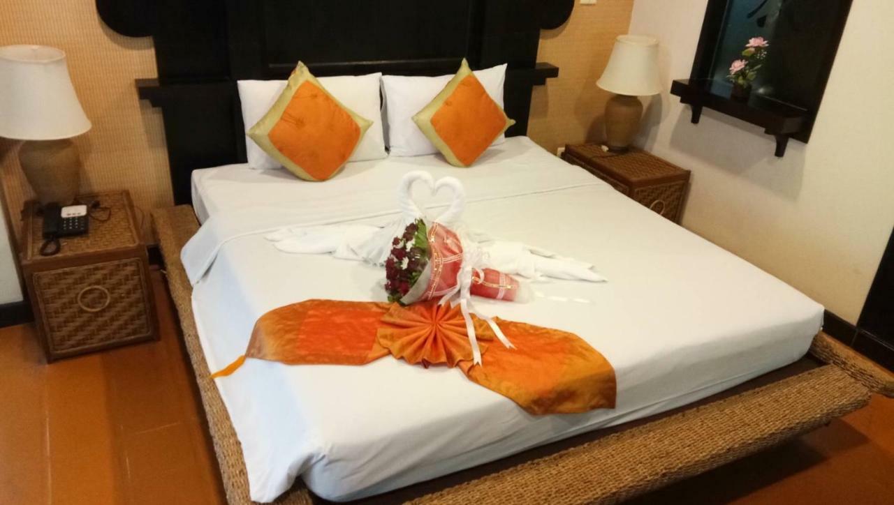Golden Pine Beach Resort Pran Buri Esterno foto