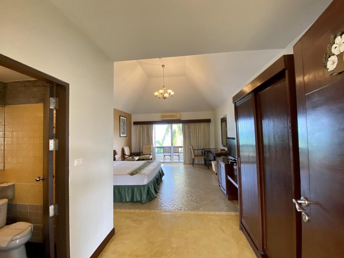 Golden Pine Beach Resort Pran Buri Esterno foto