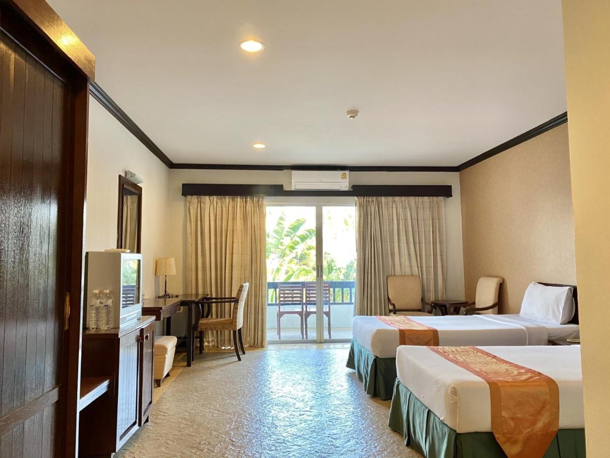 Golden Pine Beach Resort Pran Buri Esterno foto