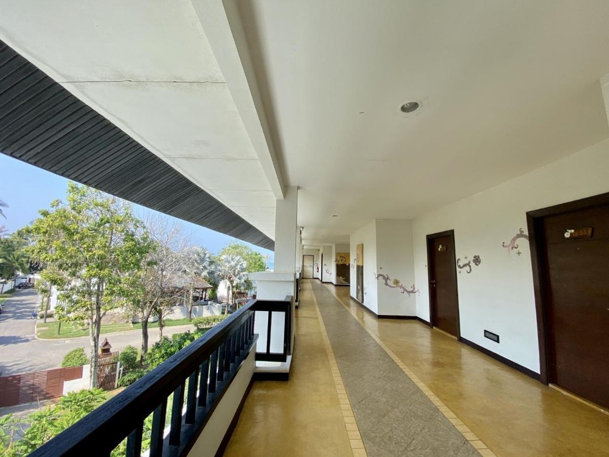 Golden Pine Beach Resort Pran Buri Esterno foto